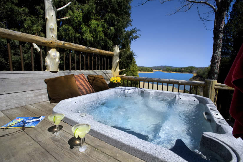 Hot tub at the Pioneer Rental Cabin in the Great Smoky Mountains